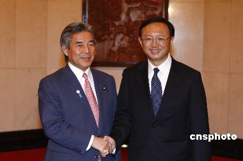 杨洁篪晤日外相:日方应在钓鱼岛问题上谨言慎行