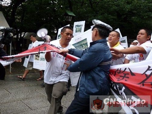 图：高金素梅率队突袭靖国神社现场直击