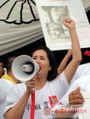 图：高金素梅率队突袭靖国神社现场直击