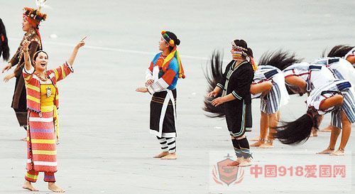 组图：高金素梅率队突袭靖国神社现场直击