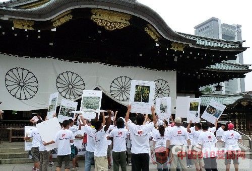 图：高金素梅率队突袭靖国神社现场直击