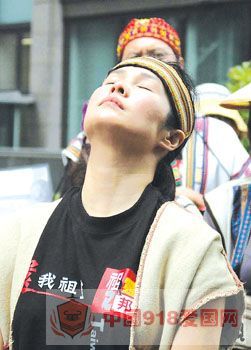 组图：高金素梅率队突袭靖国神社现场直击